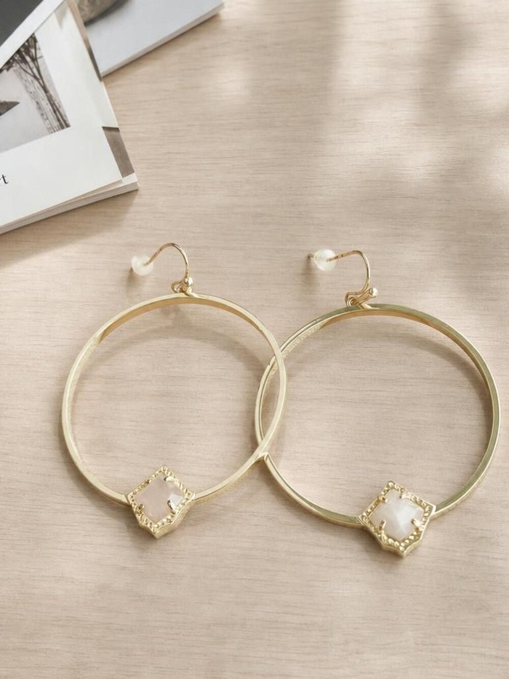 Kendra Scott Elberta Gold Rose Quartz Hoop Earrings - Picture 2 of 2